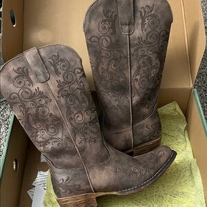 Brown Western Embroidered Cowboy Boots